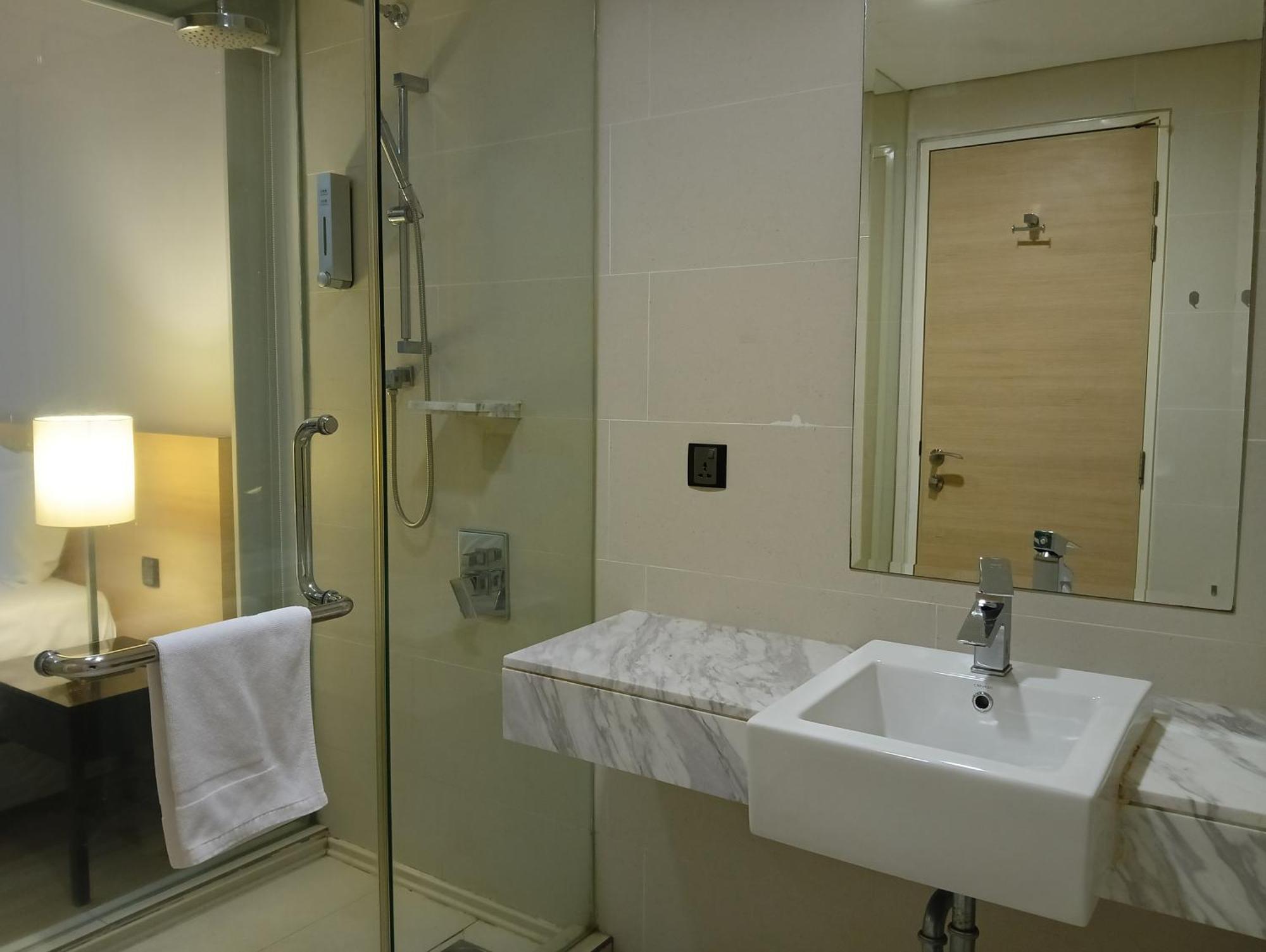 The Straits Suites By Ciconia Malacca Buitenkant foto